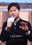 [ST포토] 인사말 하는 나영석PD