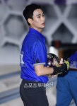 [ST포토]김수현 '프로볼러에 도전하는 남자'