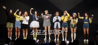 [ST포토]트와이스 '더쇼 1위!'