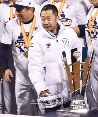 [ST포토] 미소 짓는 박정원 두산 구단주