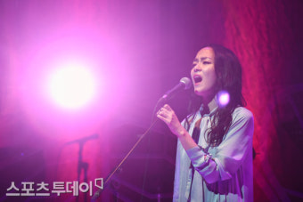 [ST포토] 김윤아, '여전히 폭발적인 발성'