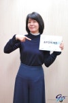 솔로몬의 위증 김여진, 본방사수 독려 사진 공개… 대본 들고 미소