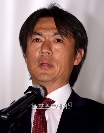 [ST포토]홍명보 이사장 '축구 꿈나무들을 위해'