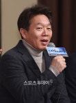 [ST포토]질문에 답하는 김승욱