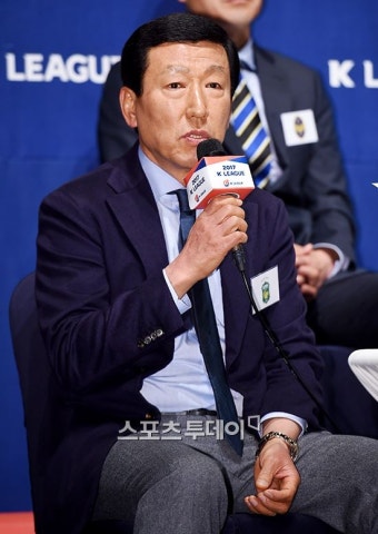[ST포토]최강희 감독 '강원 우승 기대해본다'