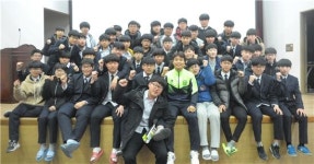 학생들 앞에 선 이동국 노력 하는 선수가 좋은 결과 얻는다