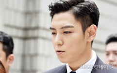 [ST포토] 법원 나서는 탑