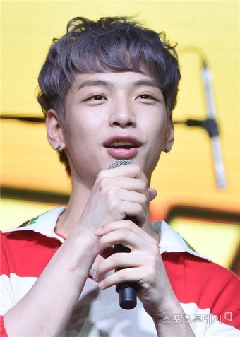 [ST포토] 엔플라잉 김재현, '2년 만에 돌아왔어요'