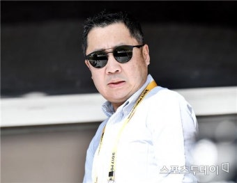 [ST포토] 한국시리즈 4차전 찾은 두산 구단주 박정원 회장