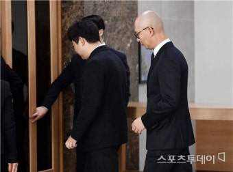 [ST포토] 故 김주혁 빈소 지키는 김종도 대표