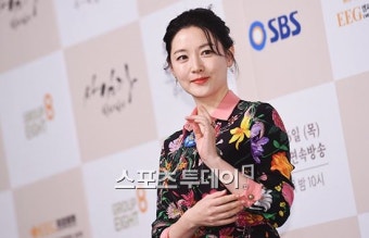 이영애, 문재인 대통령이 우즈벡 국빈 만찬에 초청한 이유