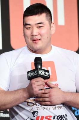 [스투라이크]심건오, 이은혜에게 공개 고백 '미녀와 야수 커플 탄생?' | 포토뉴스