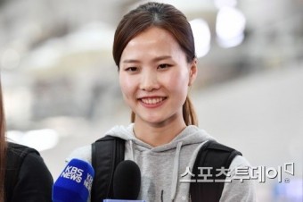 [ST포토] 미소 짓는 여자컬링 대표팀 김은정