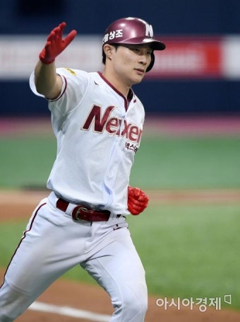 '불 뿜는 방망이' 김하성, LG와 시범경기서 연타석포 작렬