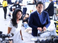 [ST포토] 김부선-강용석 변호사 앞만 보고 가자