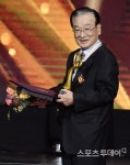 [ST포토] 은관문화훈장 수훈한 이순재