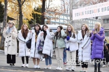 [ST포토] 모모랜드, 수능 아인 응원차 단체 출동