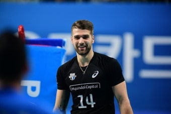'파다르 31점' 현대캐피탈, 우리카드 꺾고 선두 도약