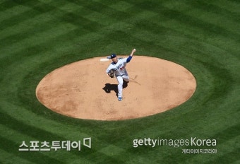류현진, 개막전 6이닝 8K 1실점 호투…승리투수 보인다 [류현진 중계]