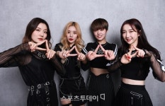 핫플레이스 척하지 않는 걸그룹 될래요 [인터뷰]