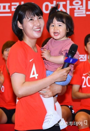 '女축구 첫 엄마 선수' 황보람 
