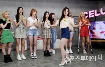 [ST포토] 네이처 오로라, '멤버들 놀라게 만든 무반주 댄스'