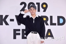 [ST포토] 용주, 깜찍한 포즈 (2019 케이월드 페스타)