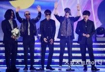 YB 윤도현 진화하는 락밴드 될 것 (2019소리바다어워즈)