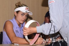 [ST포토] 렉시 톰슨 힐끔