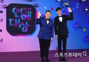 [ST포토] 포즈 취하는 유재석-조세호