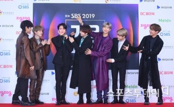 [ST포토] 방탄소년단, 진처럼 빛나는 크리스마스 보내세요
