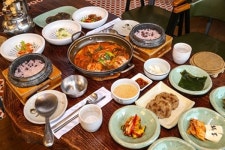 경주 갈치찌개 맛집 토박이식당, 생생정보통 이어 고객만족대상 수상