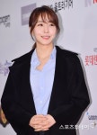 김이나, 이근 만남에 연일 화제…유쾌한 술값 토크→동안 외모 재조명 [ST이슈]