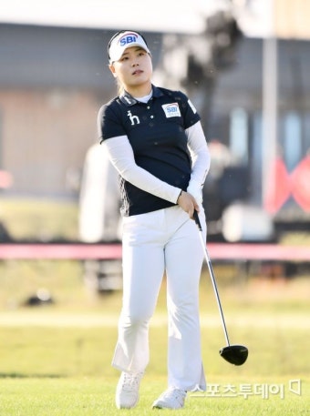 [ST포토] 페어웨이 바라보는 이소미