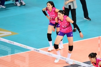 '김연경 17점' 흥국생명, 현대건설 완파…8연승 질주