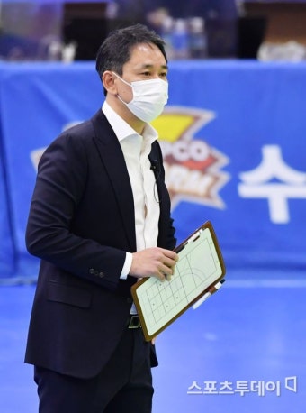 [ST포토]  현대캐피탈 최태웅 감독, '만만치 않은 한국전력'
