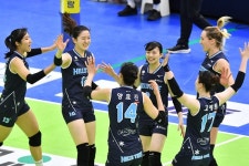 루소 35점 현대건설, GS칼텍스에 3-1 승리…3연패 탈출