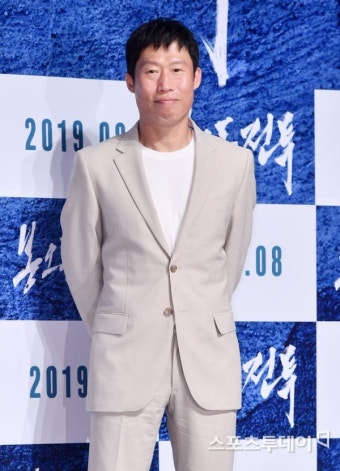 어썸이엔티 측 