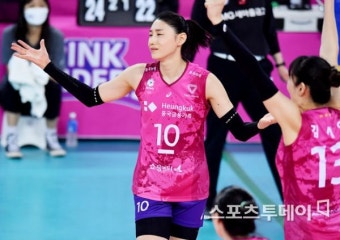 [ST포토] '승리' 흥국생명 김연경, '마지막 공격 끝내고 울컥'