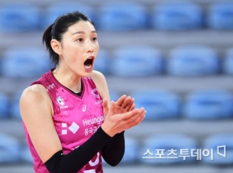 '김연경 26점' 흥국생명, 도로공사 꺾고 2연패 탈출…선두 탈환