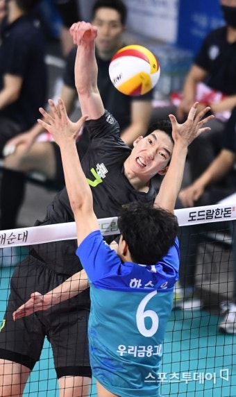 [ST포토] 허수봉, 이 악물고 스파이크