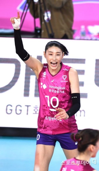 '김연경의 포효' 흥국생명을 챔피언결정전으로 이끌다