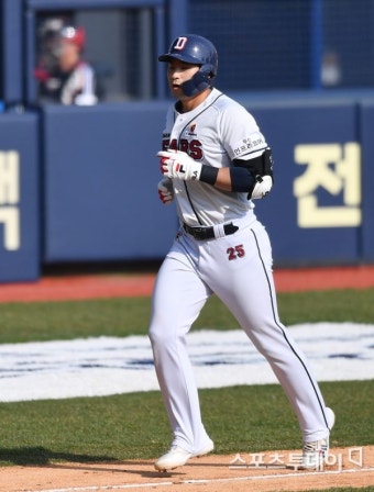 [ST포토] 두산 강승호, '투런포 날리고 러닝'