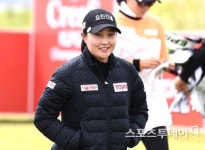 [ST포토] 서연정, 미소 지으며 시작