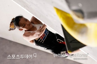 서채현, 스포츠클라이밍 전체 2위로 결선 진출…첫 메달 기대