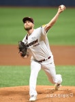 '요키시 11승+박병호 결승포' 키움, 두산 8-1 제압…위닝시리즈