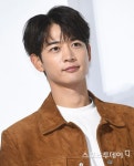 [ST포토] 민호 미소 살짝