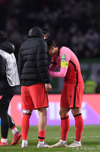 [ST포토] 손흥민 '김민재 잠깐만'