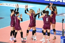 옐레나 17점 KGC인삼공사, 페퍼저축은행에 3-0 완승