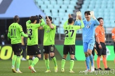 [ST포토] 하이파이브 하는 전북